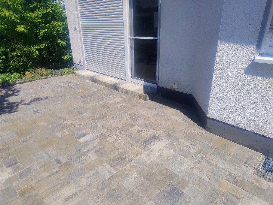 angrenzende Terrasse